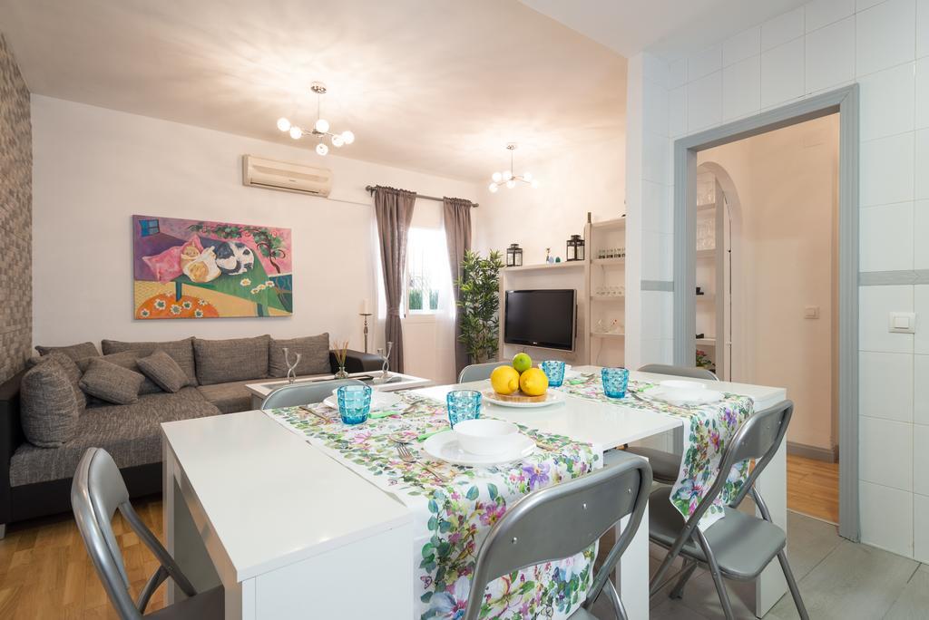 Malagasuite City Center Ollerias Екстериор снимка